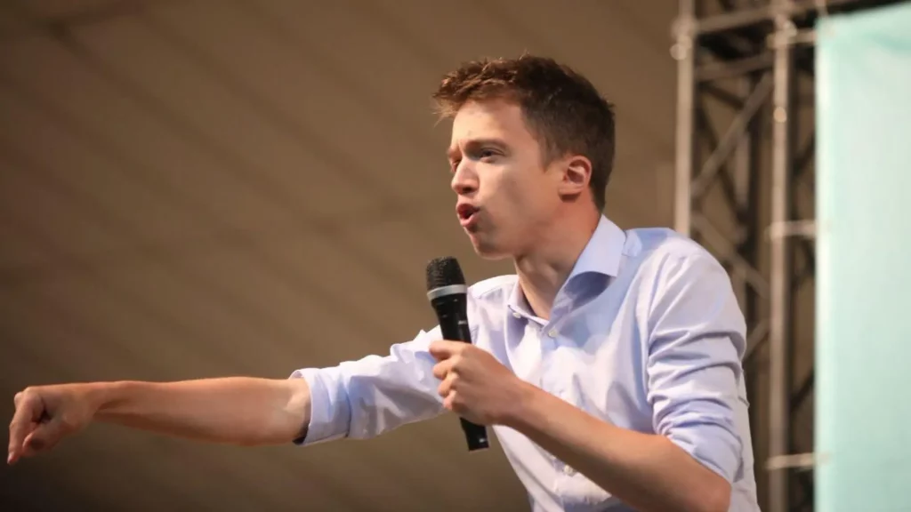 Plataforma por el Mar Canario solicita respuesta del Congreso: Errejón presenta preguntas sobre la autonomía del archipiélago canario