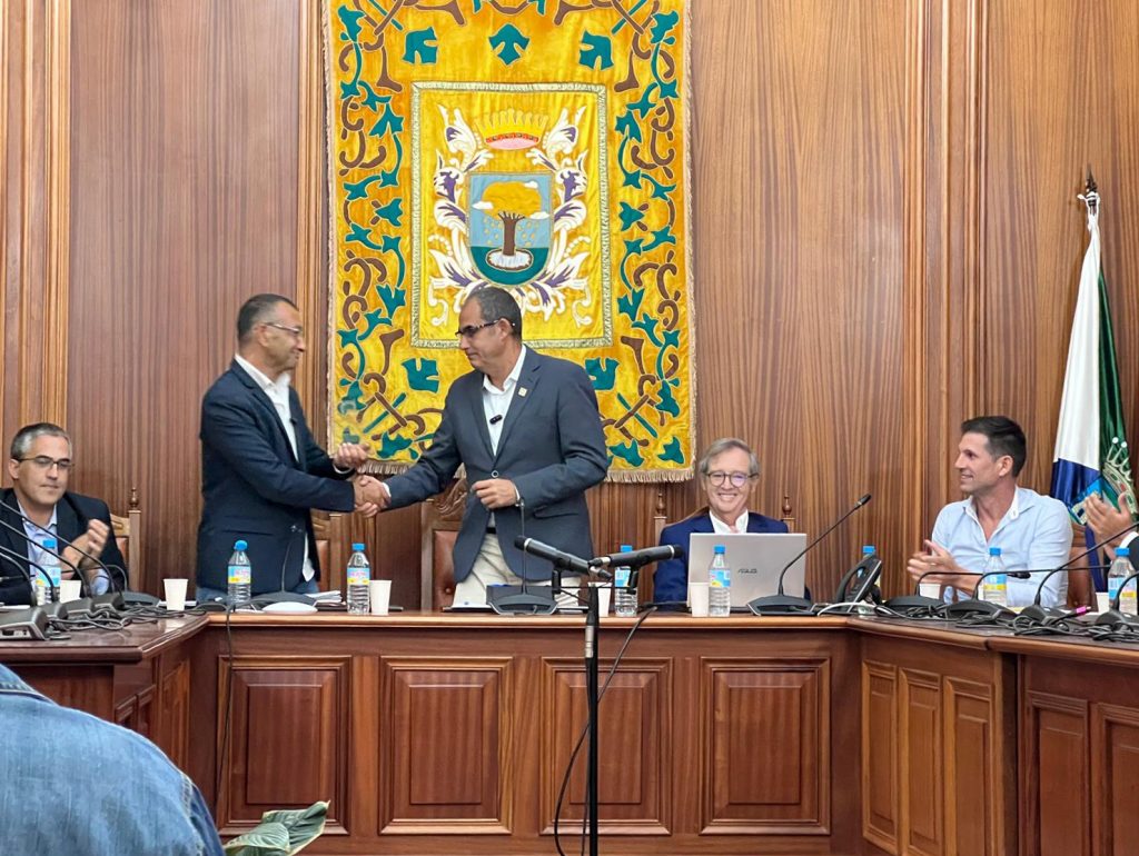 La Plataforma por el Mar Canario organizó ayer con éxito un debate sobre el futuro de Canarias: ¿Islas o Archipiélago?